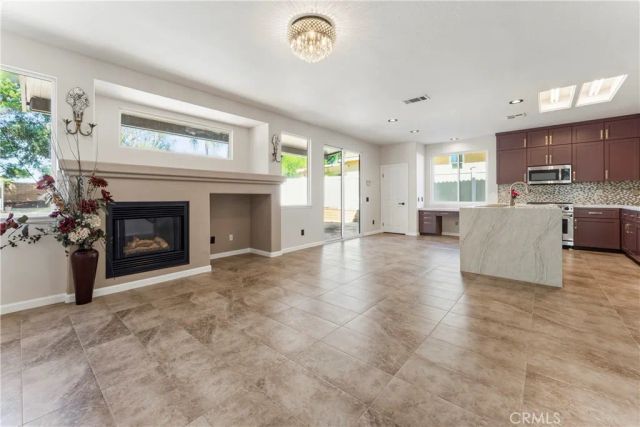 976 Hemingway, Corona, CA 92878