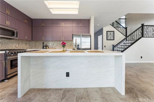 976 Hemingway, Corona, CA 92878
