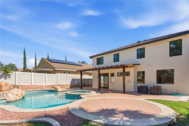 976 Hemingway, Corona, CA 92878