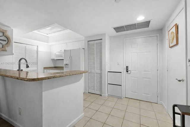 19501 W Country Club Dr 2415, Aventura, FL 33180