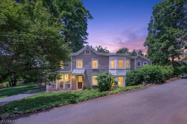 35 Woodledge Rd, Watchung Boro, NJ 07069
