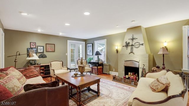 35 Woodledge Rd, Watchung Boro, NJ 07069