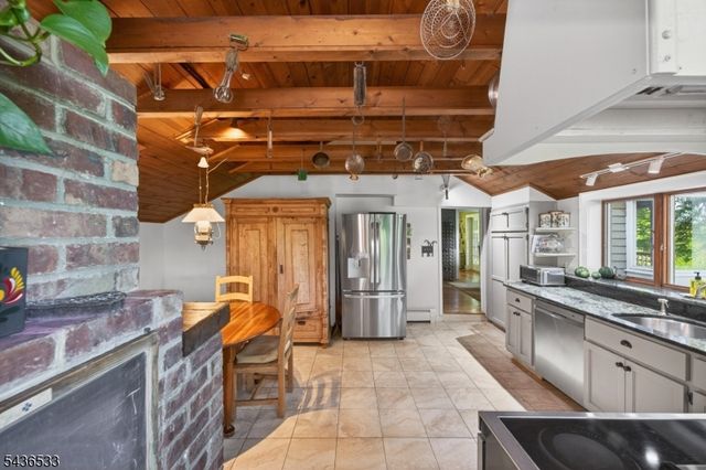 35 Woodledge Rd, Watchung Boro, NJ 07069