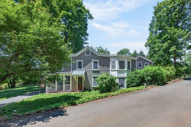 35 Woodledge Rd, Watchung Boro, NJ 07069