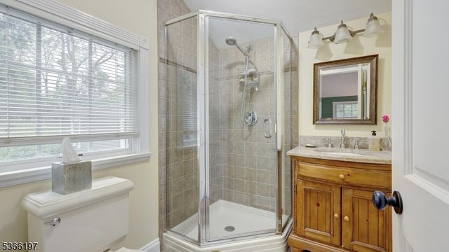 35 Woodledge Rd, Watchung Boro, NJ 07069