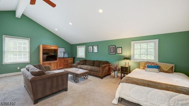 35 Woodledge Rd, Watchung Boro, NJ 07069