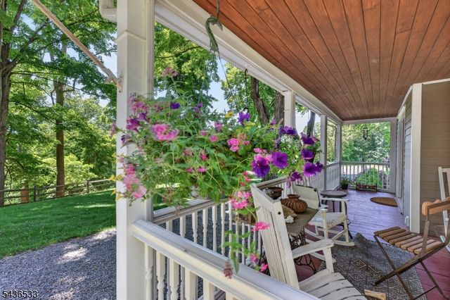 35 Woodledge Rd, Watchung Boro, NJ 07069