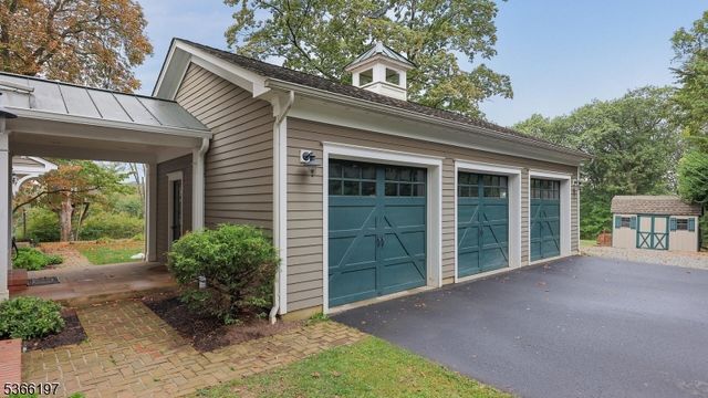 35 Woodledge Rd, Watchung Boro, NJ 07069
