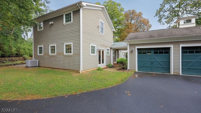 35 Woodledge Rd, Watchung Boro, NJ 07069