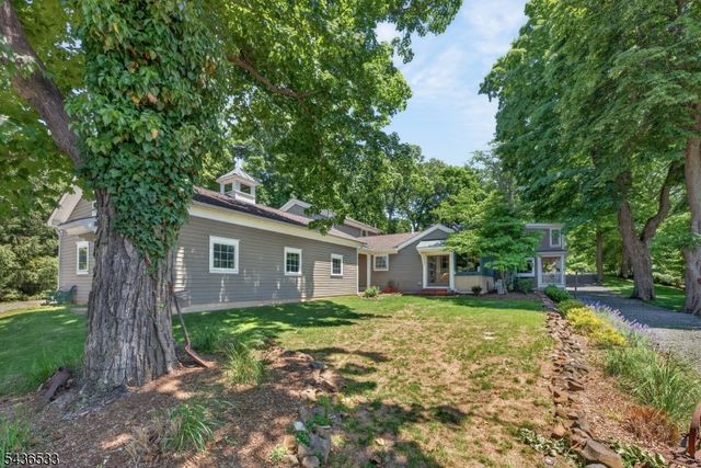 35 Woodledge Rd, Watchung Boro, NJ 07069