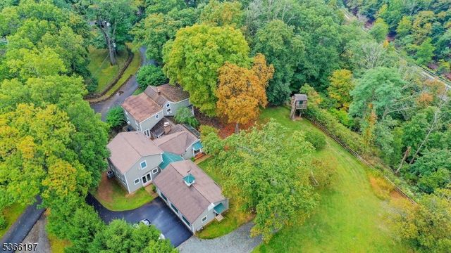 35 Woodledge Rd, Watchung Boro, NJ 07069