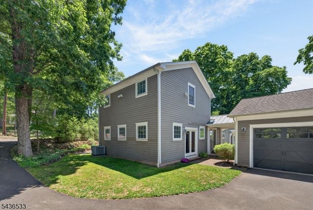 35 Woodledge Rd, Watchung Boro, NJ 07069