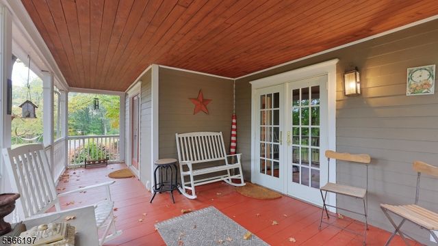 35 Woodledge Rd, Watchung Boro, NJ 07069