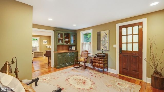 35 Woodledge Rd, Watchung Boro, NJ 07069