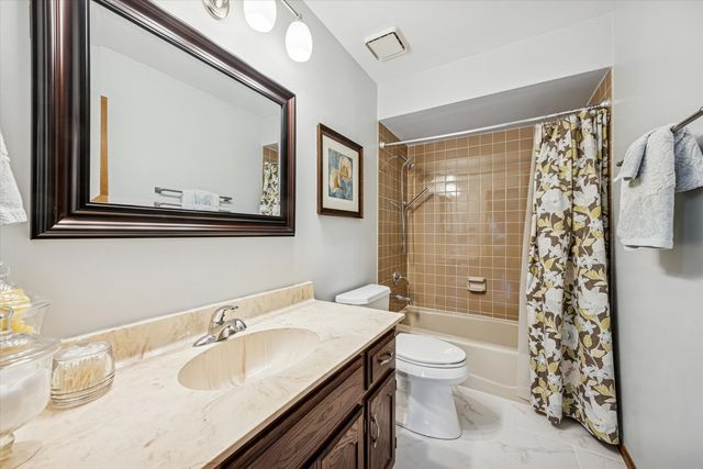 4525 Arbor View Drive, Lisle, IL 60532