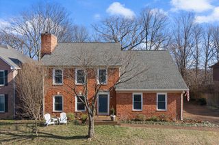 6652 Autumnwood Dr, Nashville, TN 37221