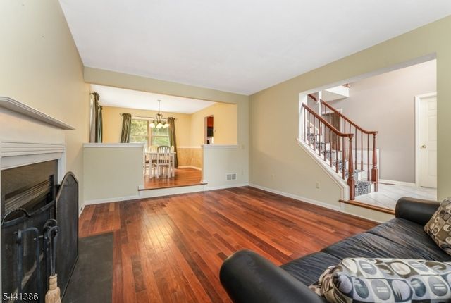 16 Woodland Ter, Bloomsbury Boro, NJ 08804
