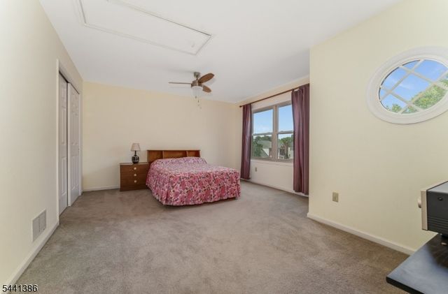 16 Woodland Ter, Bloomsbury Boro, NJ 08804