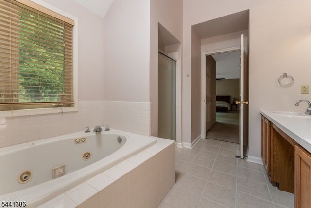 16 Woodland Ter, Bloomsbury Boro, NJ 08804