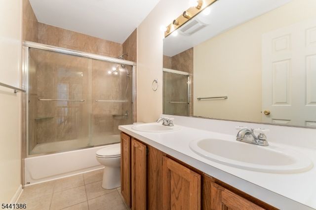 16 Woodland Ter, Bloomsbury Boro, NJ 08804