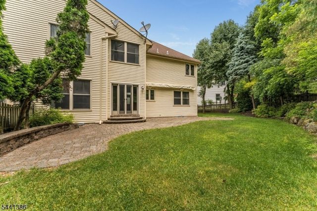 16 Woodland Ter, Bloomsbury Boro, NJ 08804