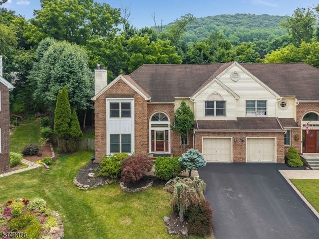 16 Woodland Ter, Bloomsbury Boro, NJ 08804