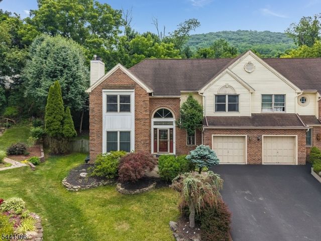 16 Woodland Ter, Bloomsbury Boro, NJ 08804