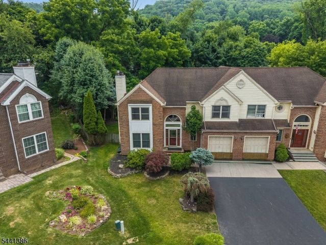 16 Woodland Ter, Bloomsbury Boro, NJ 08804