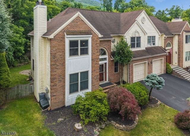 16 Woodland Ter, Bloomsbury Boro, NJ 08804