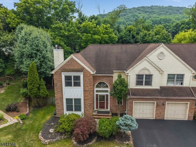 16 Woodland Ter, Bloomsbury Boro, NJ 08804