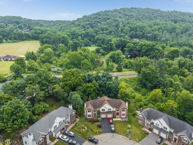 16 Woodland Ter, Bloomsbury Boro, NJ 08804