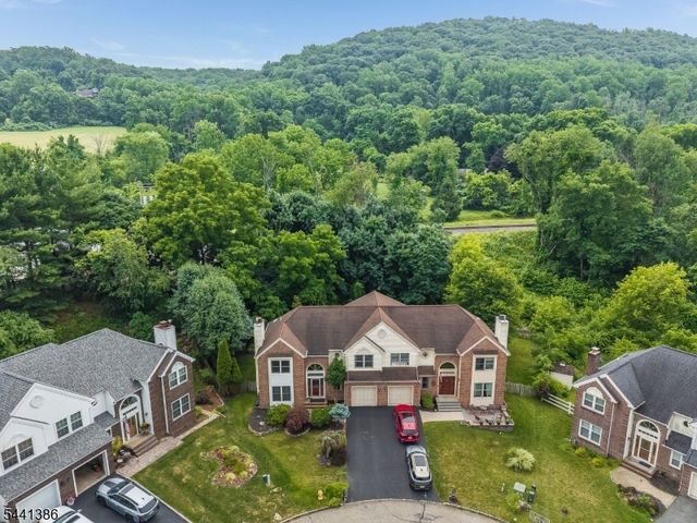 16 Woodland Ter, Bloomsbury Boro, NJ 08804