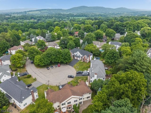 16 Woodland Ter, Bloomsbury Boro, NJ 08804