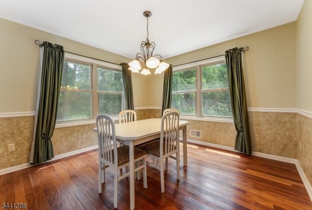 16 Woodland Ter, Bloomsbury Boro, NJ 08804