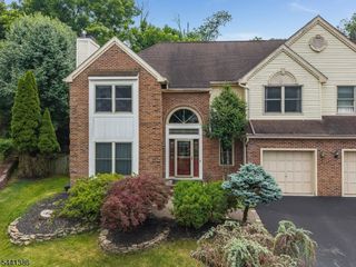 16 Woodland Ter, Bloomsbury Boro, NJ 08804