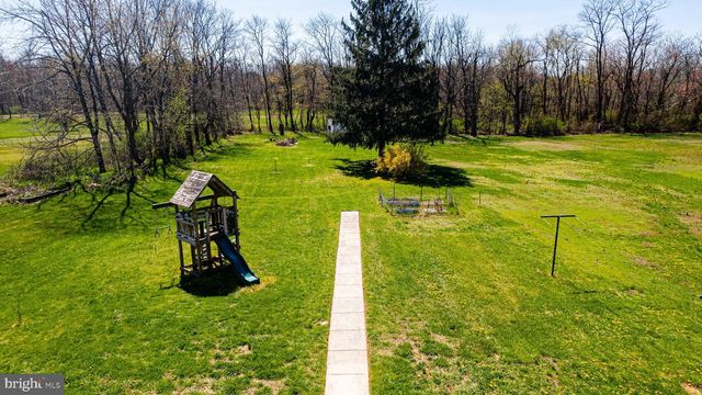 4568 NEWMAN RD, Fayetteville, PA 17222