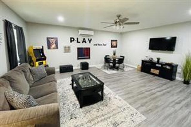 905 Ivy Avenue, Deer Park, TX 77536