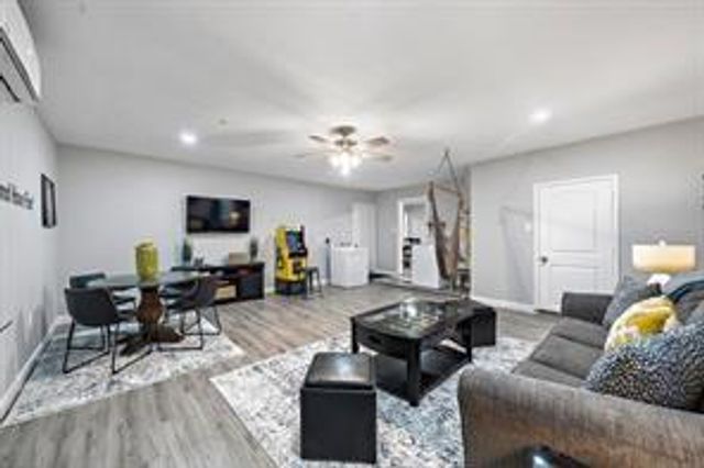 905 Ivy Avenue, Deer Park, TX 77536