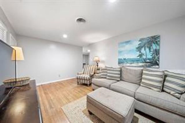 905 Ivy Avenue, Deer Park, TX 77536