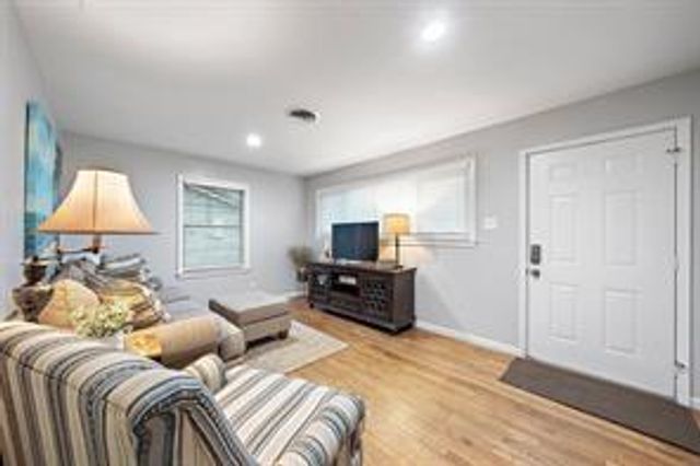905 Ivy Avenue, Deer Park, TX 77536