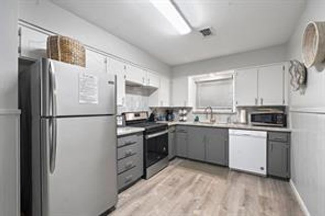 905 Ivy Avenue, Deer Park, TX 77536