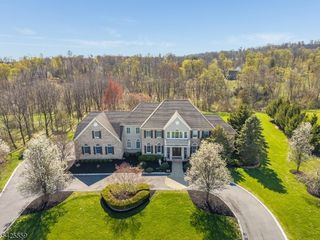 4 Wisteria Ct, Raritan Twp., NJ 08822