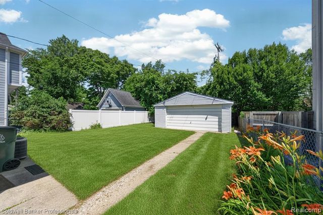 991 Humphrey Avenue, Birmingham, MI 48009