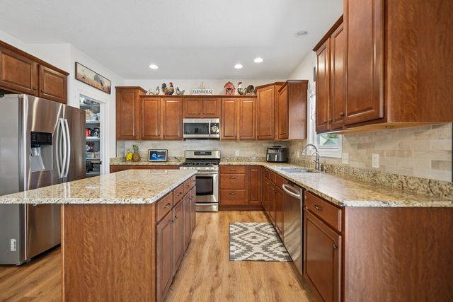 851 Stonebridge Circle, Eldridge, IA 52748