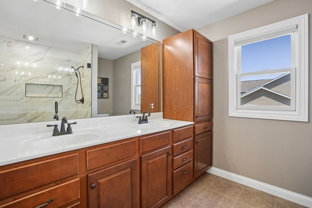 851 Stonebridge Circle, Eldridge, IA 52748