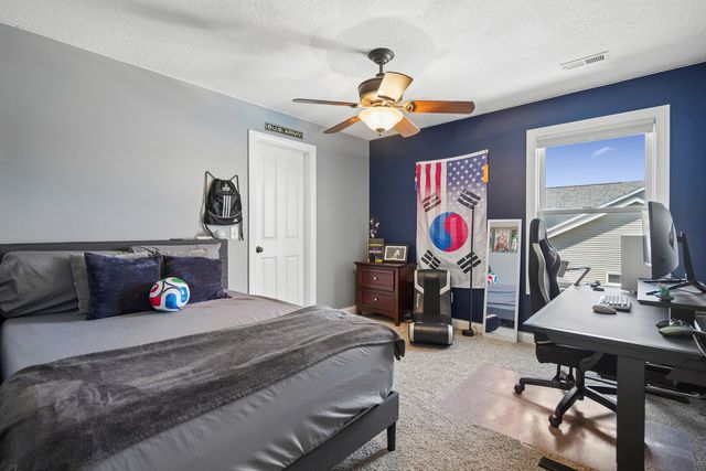 851 Stonebridge Circle, Eldridge, IA 52748
