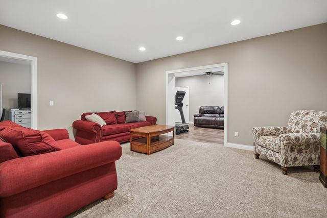 851 Stonebridge Circle, Eldridge, IA 52748