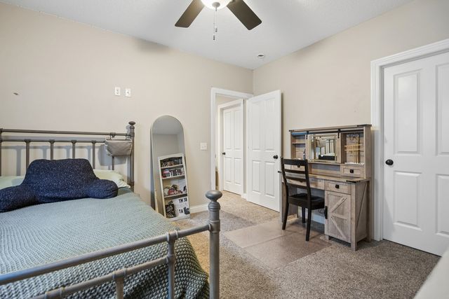 851 Stonebridge Circle, Eldridge, IA 52748