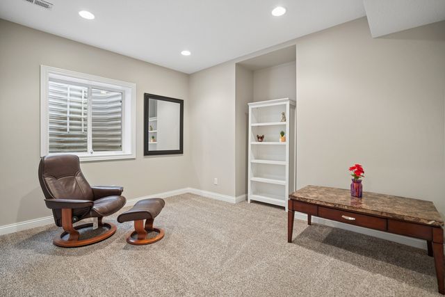 851 Stonebridge Circle, Eldridge, IA 52748