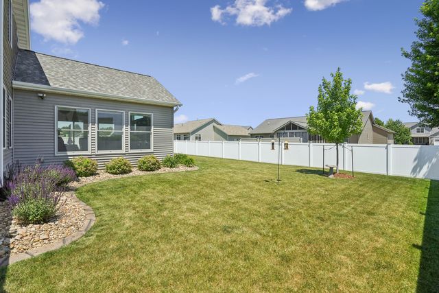 851 Stonebridge Circle, Eldridge, IA 52748